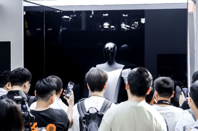 尊龙凯时人生就是博·(中国)官网全球最新机器人都在这了！马斯克：未来机器人会比人(图9)